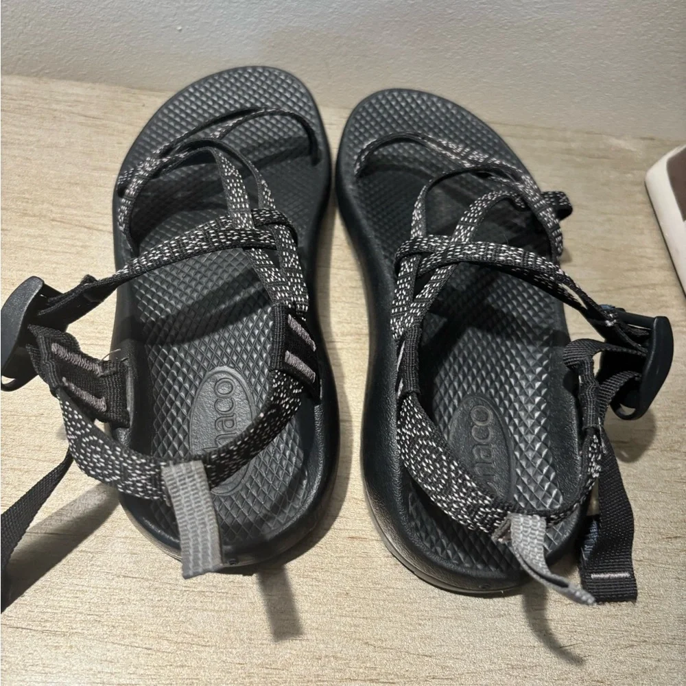 Chaco Black Strappy Sport Sandals size 6 Women’s Very good condition! - Picture 2 of 5
